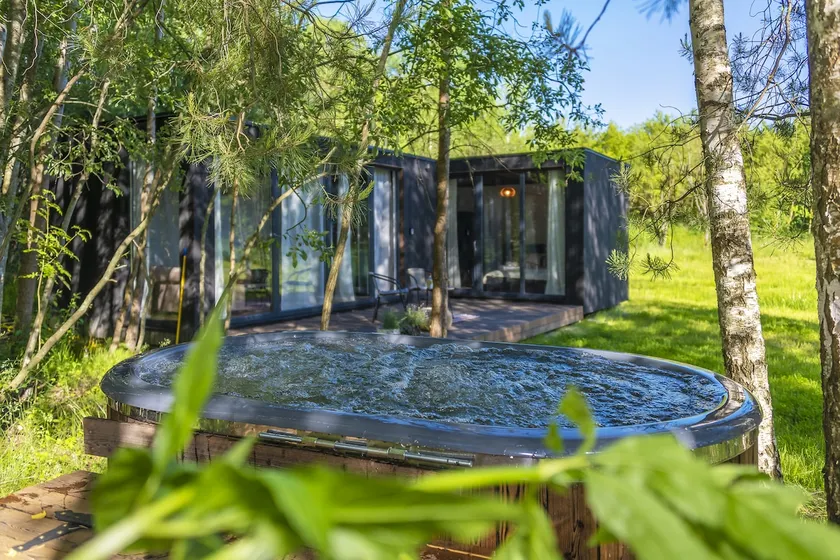 Modern and specious riverside cabin with hot tub - Image 1
