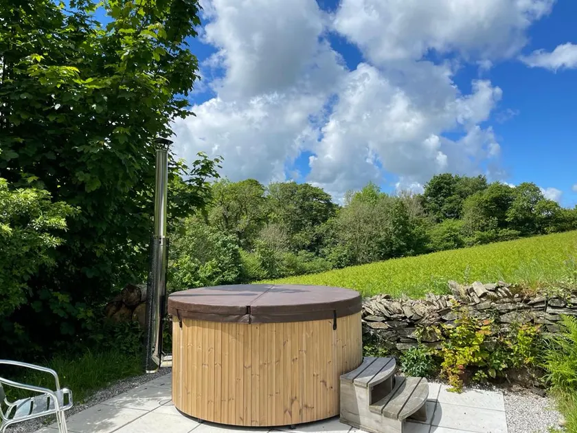 Lower Hill Cottage w/Swedish Hot Tub - Image 1