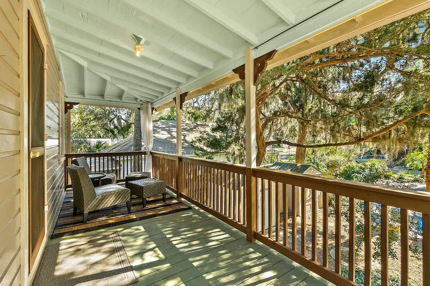 Fullerwood Park Retreat, 5 min to Downtown, Sleeps 6 - Image 1