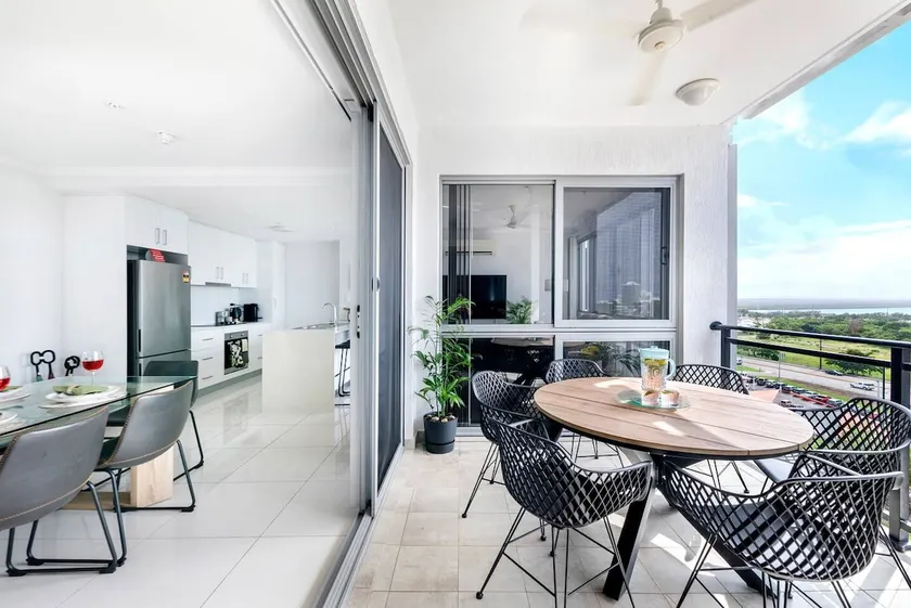 'Top of Town' Resort-style Stay in Heart of Darwin - Image 1