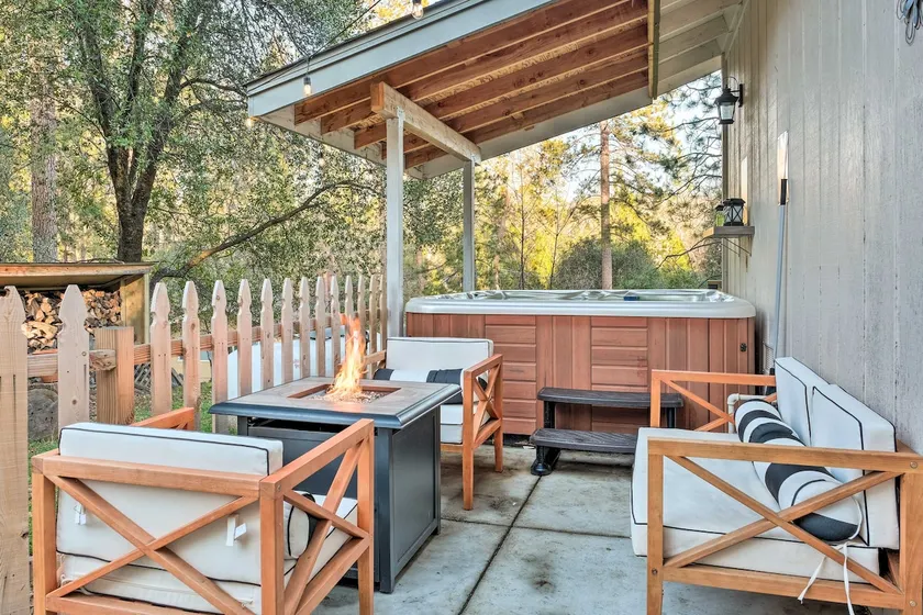 Lakeside Groveland Home w/ Hot Tub, Near Yosemite - Image 1