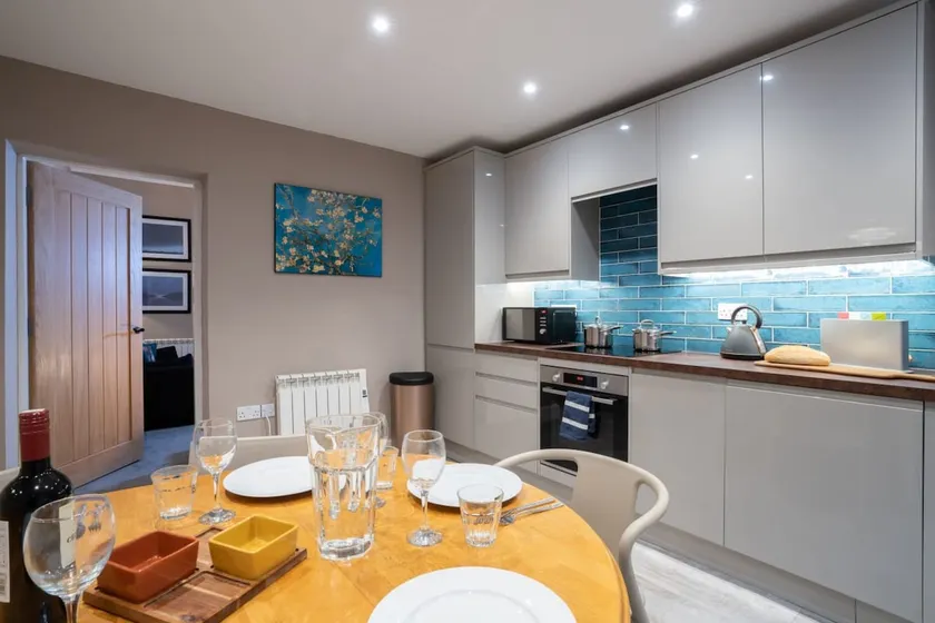 Spacious Home with Outstanding Views by LetMeStay - Image 1