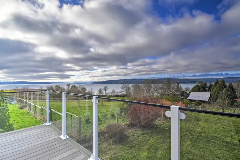 Breathtaking Port Ludlow Home w/ Deck & Yard - Image 1