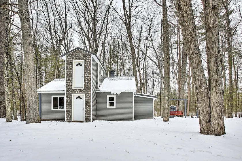 Remote Michigan Retreat on 10 Acres w/ Grill! - Image 1