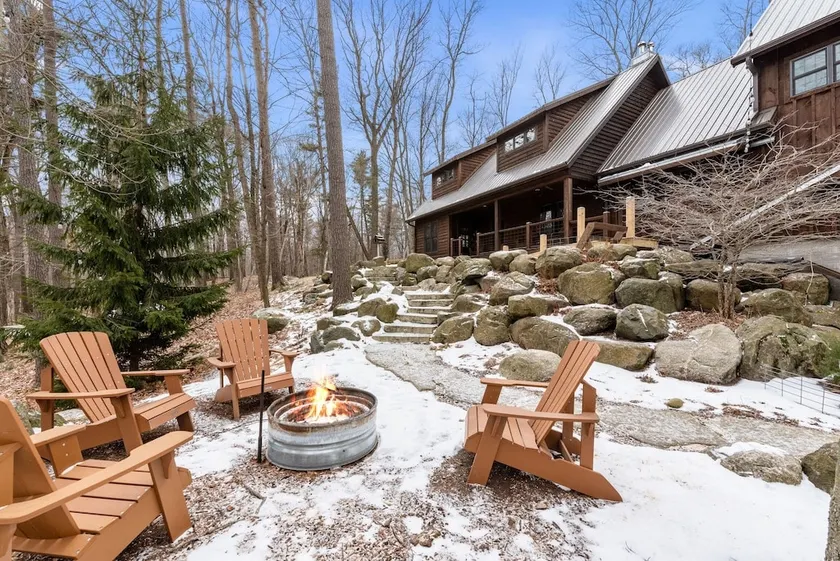 Wooded 4BR cabin w/ fire pit - Image 1
