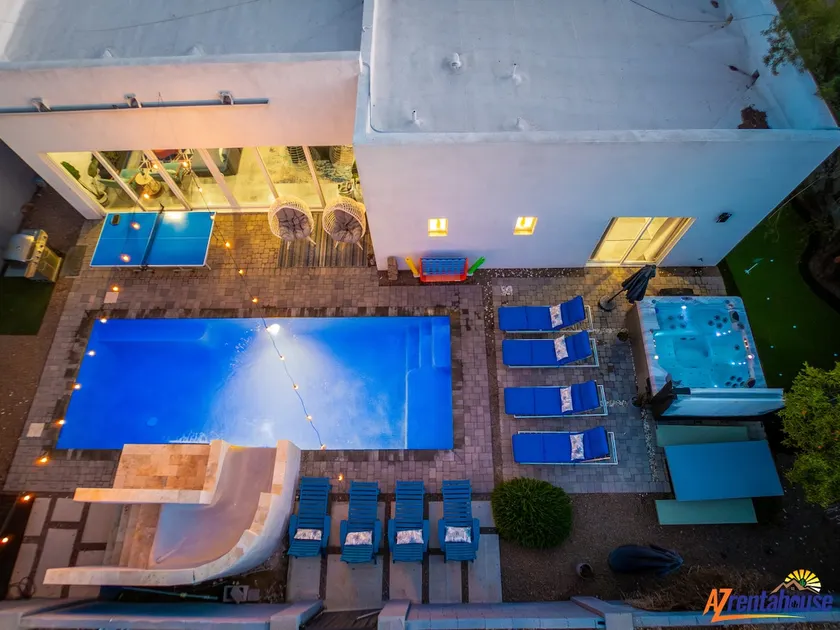 Luxury Old Town Oasis Waterslide • Heated Pool • Putting Green • Spa - Image 1