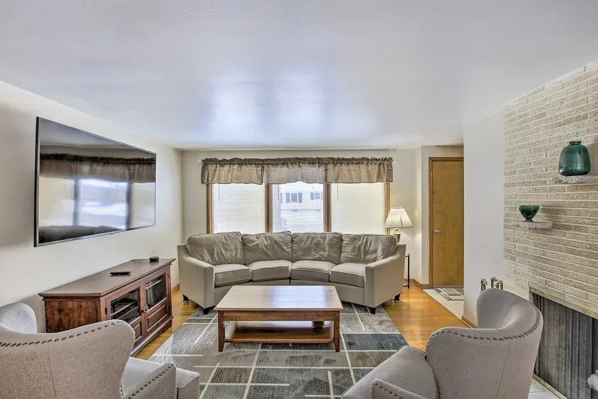Green Bay Home: 3 Blocks to Lambeau Field! - Image 1