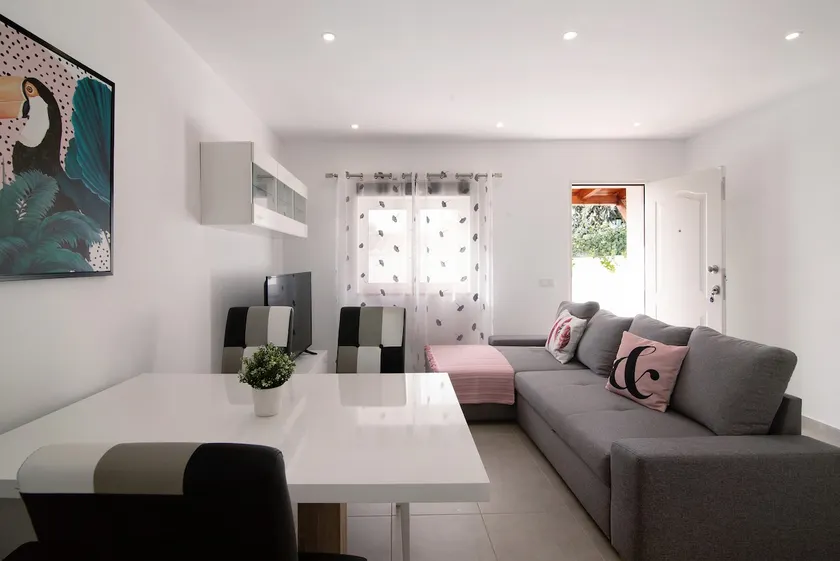Adelino Guest House - Image 1