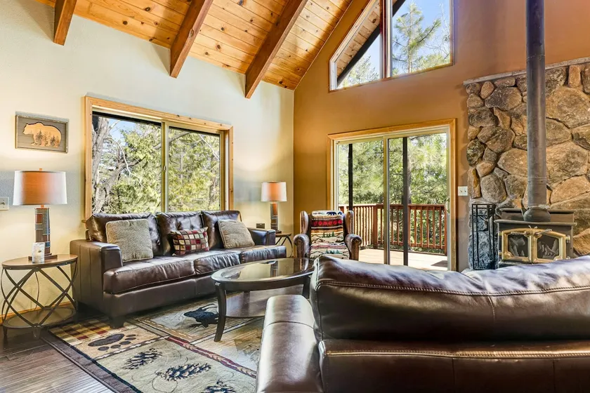 Large 3BR Dog Friendly | WoodStove | Deck - Image 1
