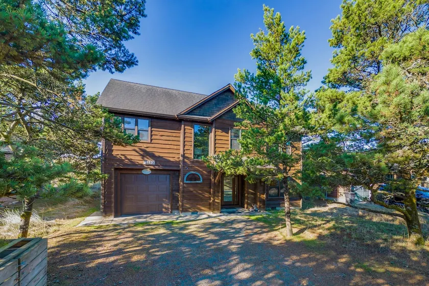 Swallow's Nest: Beachside 4B Home with Pet Access - Image 1