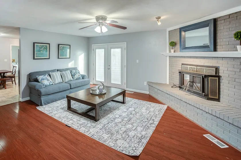Belleville Beauty - Luxury Stay for Work or stay for Play either way this is the perfect property for you! residence - Image 1