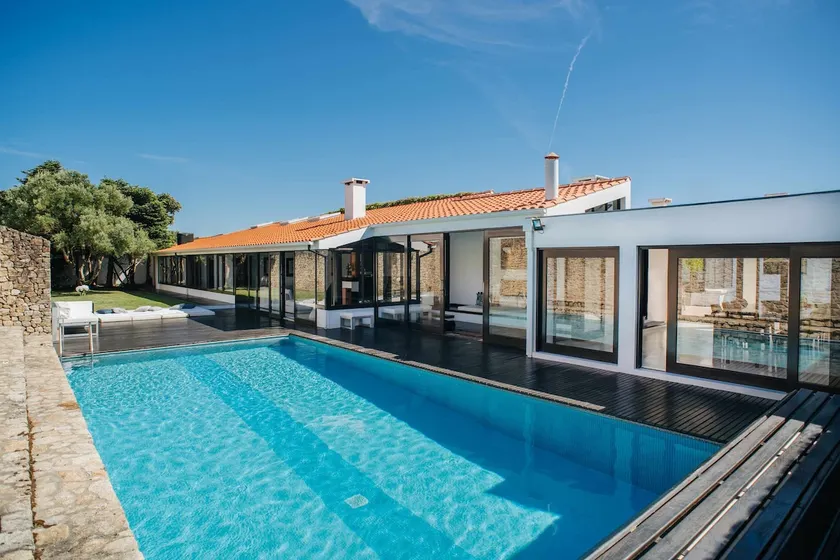 Huge villa by the sea & river - Image 1