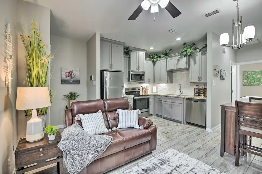 3 Mi to Downtown: Relaxing Stay in Edinburg Apt! - Image 1
