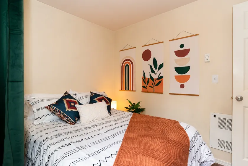 Snug Suite Near Greenlake! - Image 1