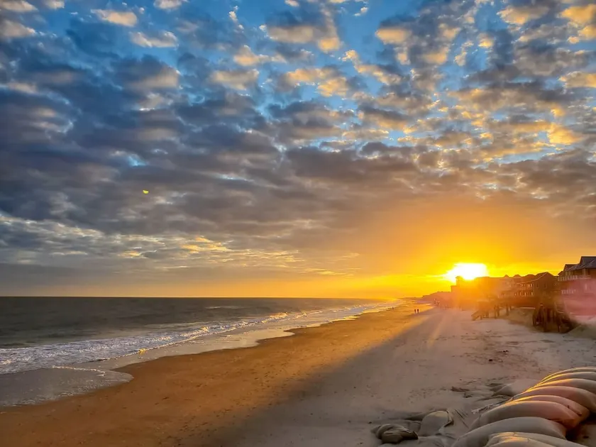 Sand & Sea: Beach Views For Miles! - Image 1
