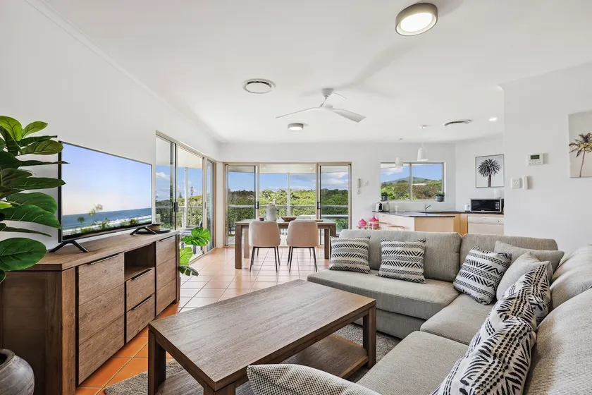 Oceanside Apartment with Views of Yaroomba Beach - Image 1