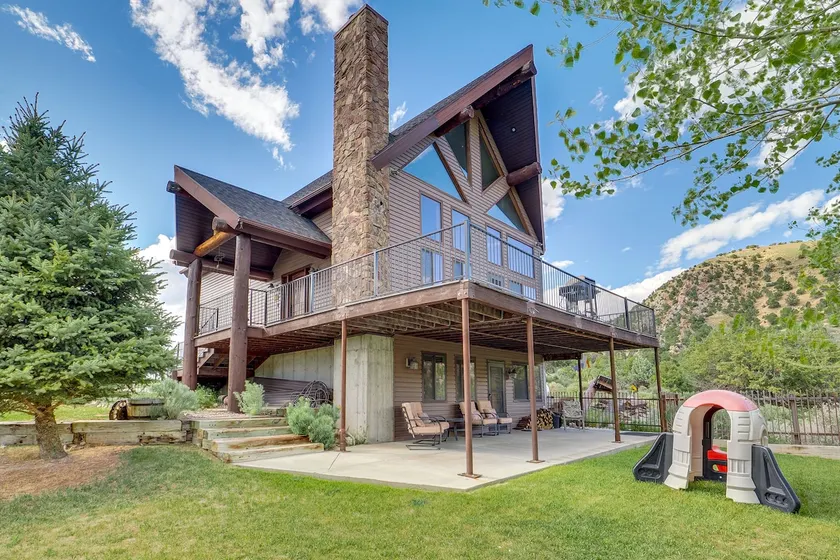 Rustic Sterling Cabin: Walk to Palisade Lake! - Image 1