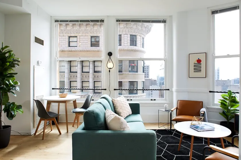 Spectacular Corner 3BR in the Loop | City Views - Image 1