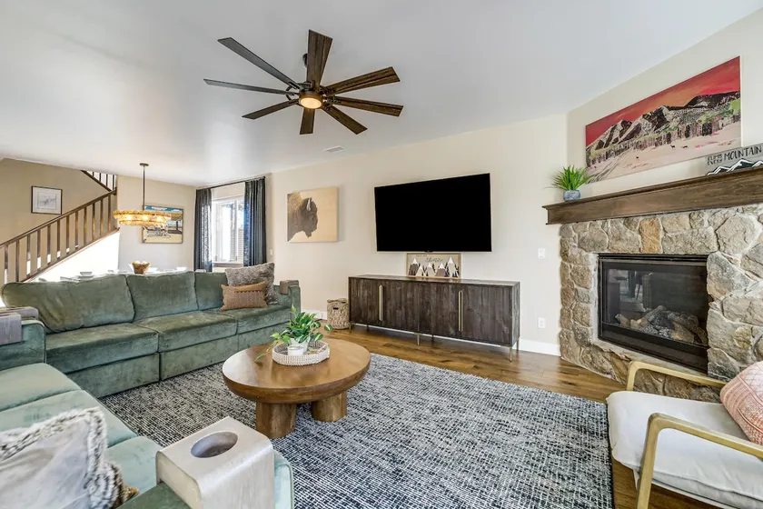 Modernes Flagstaff Rückzugsort mit Feuerstelle & EV-Ladestation! - Image 1