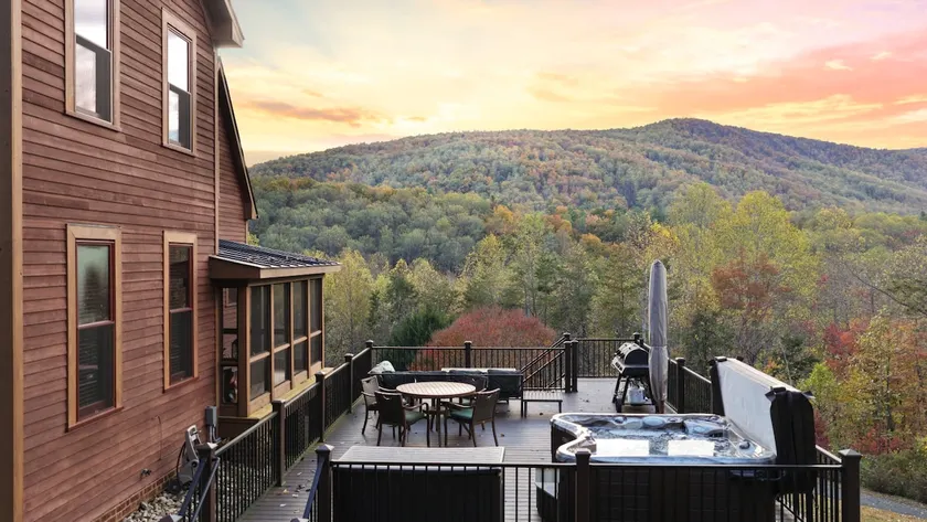 Private Luxury Cabin, Stunning Mountain Views & Hot Tub by Shenandoah - Image 1