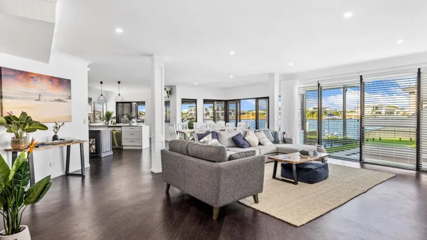 Opulent Canal-Front Retreat - Image 1