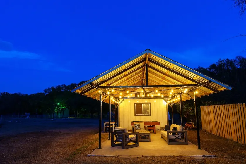 King Suite, Family Friendly & Outdoor Pool Table - Image 1