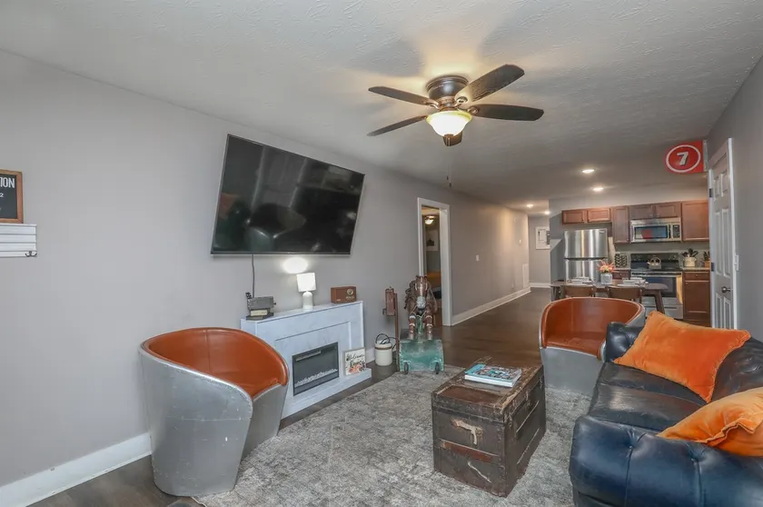 Vette City! 4 Beds/4 Baths + 2 King Beds | BG, KY - Image 1