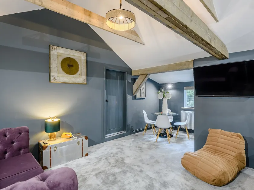 1 Lamb Barn - Image 1