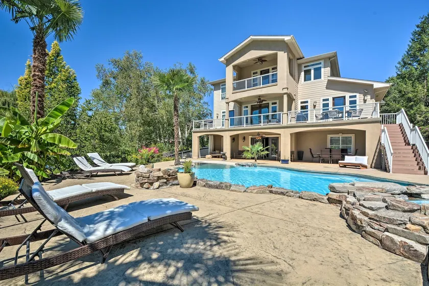 Luxe Getaway w/ Riverfront Views in Grants Pass! - Image 1