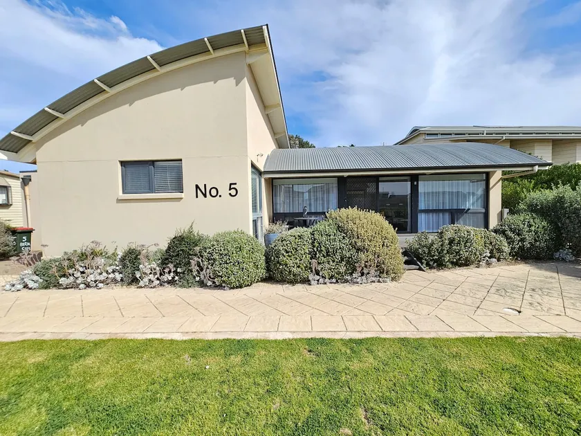 No 5 - 5 Bermingham Crescent - Image 1