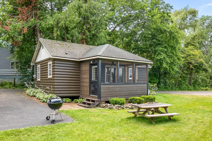 Greenway Log Cottage - Duplex 1 Lower Unit - Image 1
