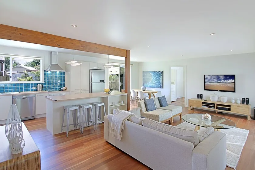 Mi Casa - stylish beach house near town & surf - Image 1