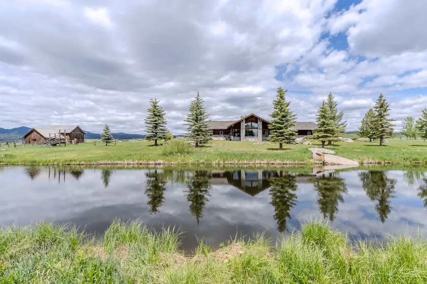Otter Lodge - Image 1