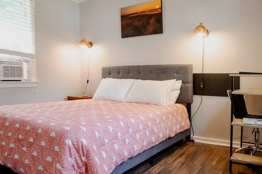 Relaxed 1 BR Near Lake with Fast WiFi, Fire Pit + - Image 1