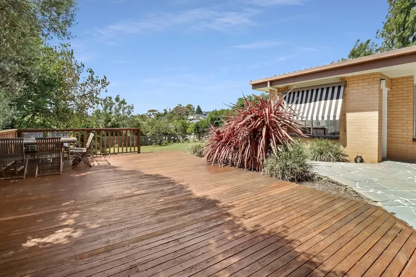 Scenic Serenity Large Family Home in Geelong - Image 1