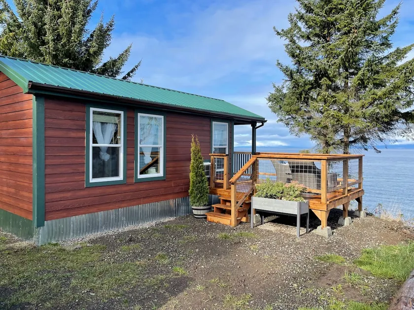 The Driftwood Cottage at Whiskey Creek Beach NW - Image 1