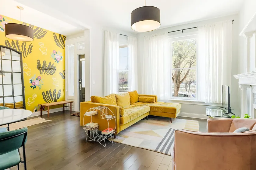Urban Luxury on Washington Park | Rooftop & Parkin - Image 1