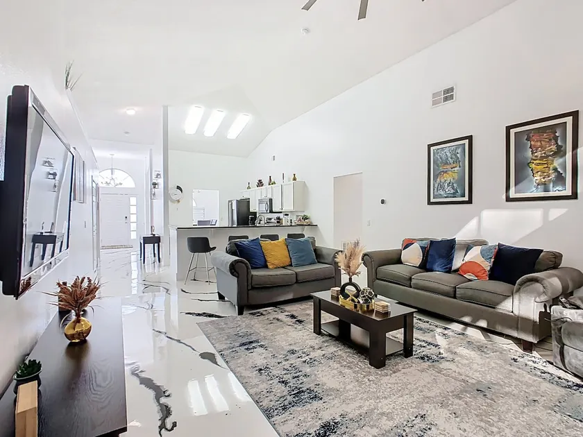 Casita mi Encanto a Cozy & Spacious House, 4-bedroom 3-Bath & pool - Image 1