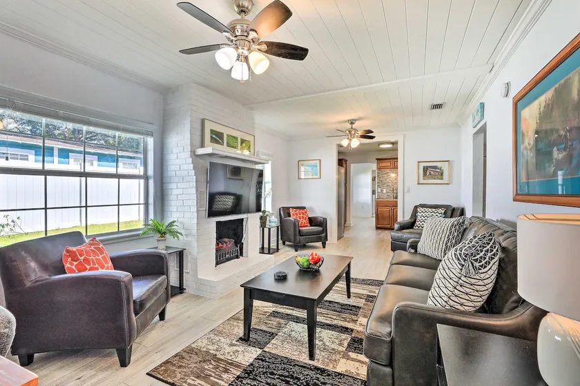 Pet-Friendly Mt Dora Home w/ Fire Pit & Patio - Image 1