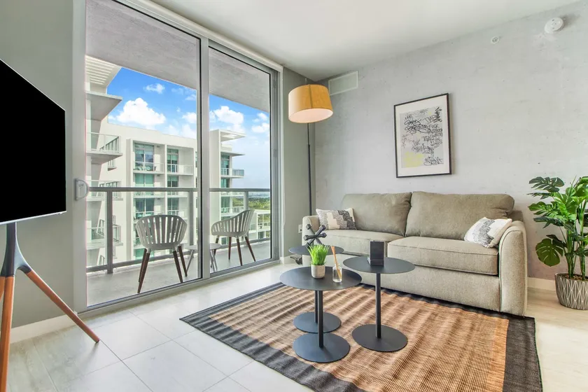 Modern Decor W Bay Views 1 Bdrm Condo - Image 1