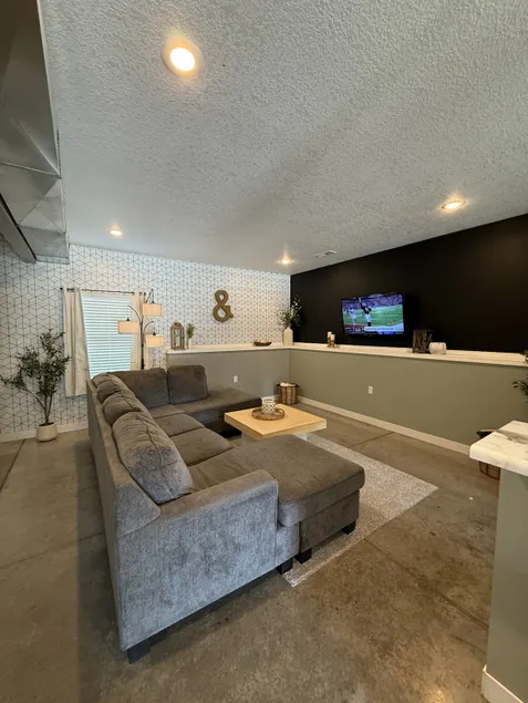 4 bedroom/4.5 bathroom/ 8 beds/ pets/ pool table - Image 1