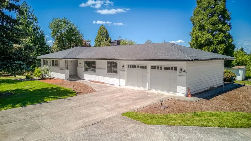 Vogel Vacation - Spacious Secluded, Hot Tub & Game Room - Image 1