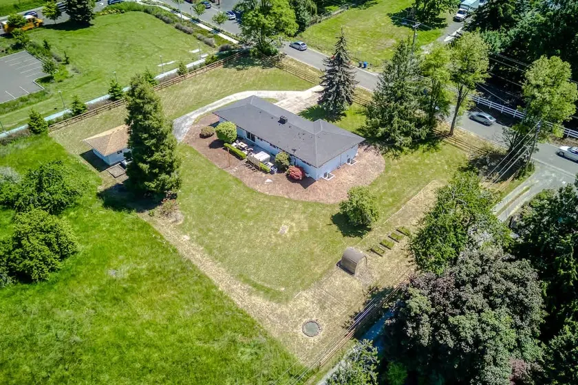 Vogel Vacations - 2 acre, hot tub and game room - Image 1