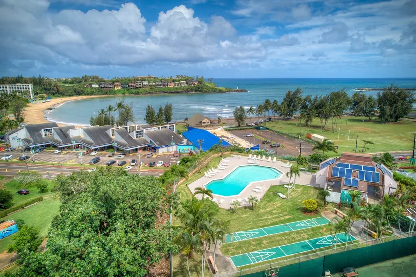 Banyan Harbor #E56, Walk to Beach, Wifi, AC, Pool, Parking, Laundry - Image 1