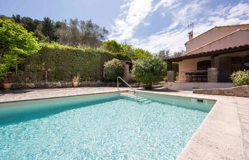 Large Provencal villa with swimming pool in lush greenery LIVE IN CANNES - Image 1