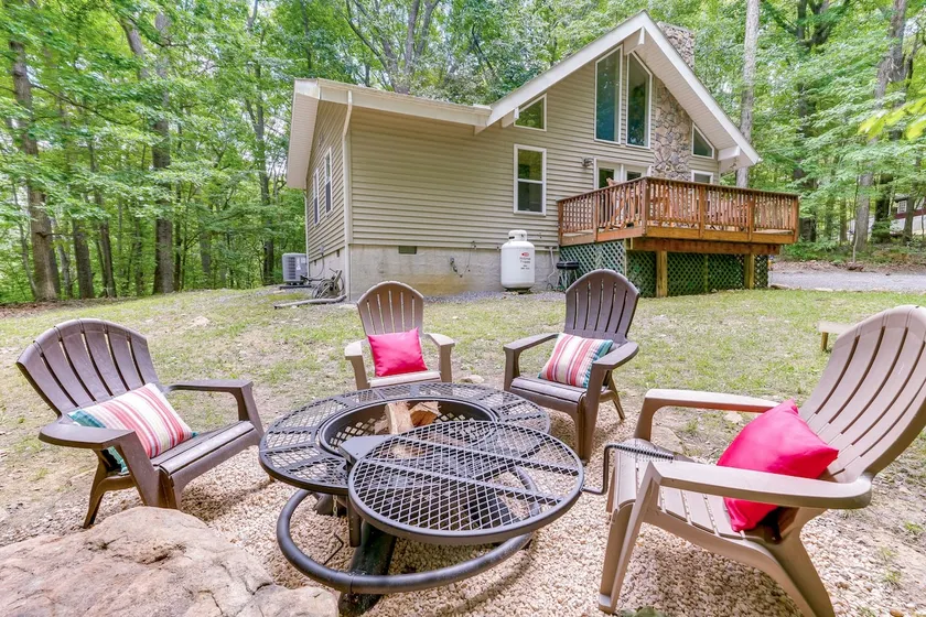 Cabin w/ Deck & Screened-In Porch in New Market! - Image 1