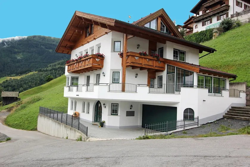 Modern apartment in Landeck with balcony - Image 1