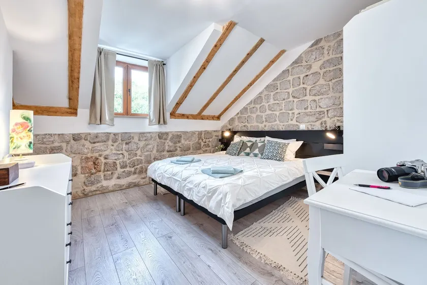 Villa Dovecote with Private Sauna, Jacuzzi & Gym - Image 1
