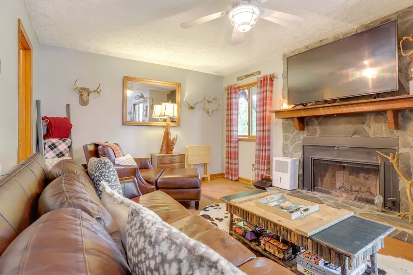 1/2 Mi to Marina: Lake Arrowhead Condo! - Image 1