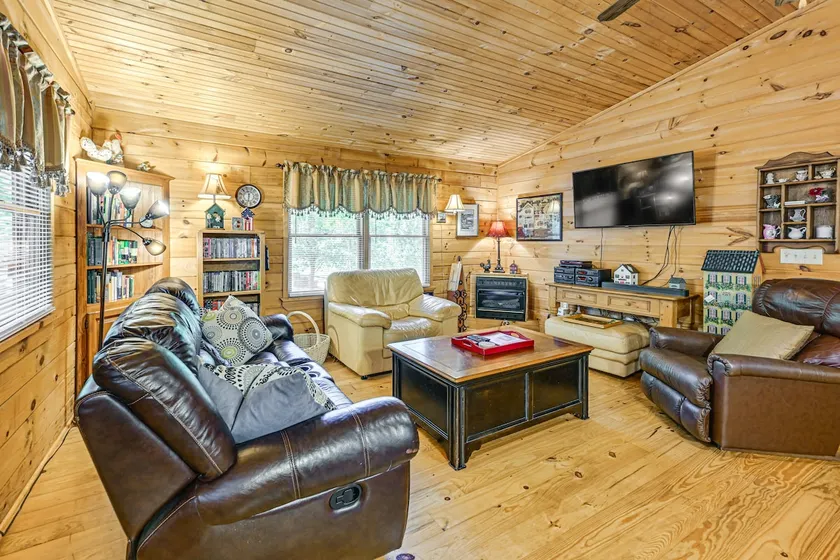 11 Mi to Dtwn: Franklin Cabin w/ Porch! - Image 1